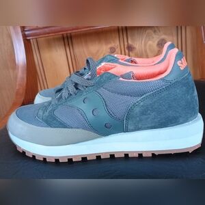 NWOT Saucony X Public Lands Collab Suede Sneakers Women's Size 7 Black Gray